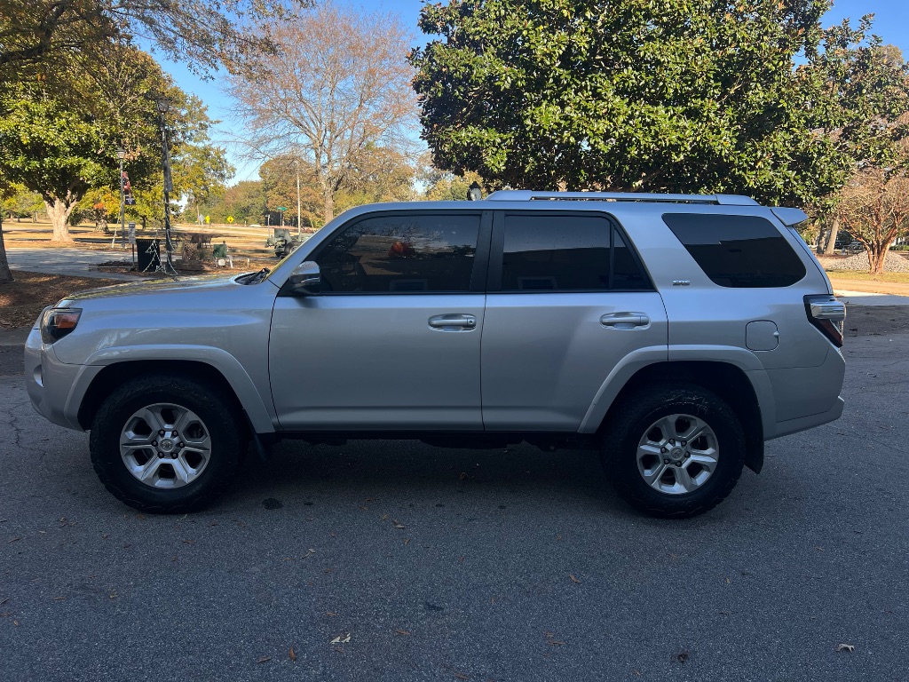 2017 Toyota 4Runner SR5 Premium's photo