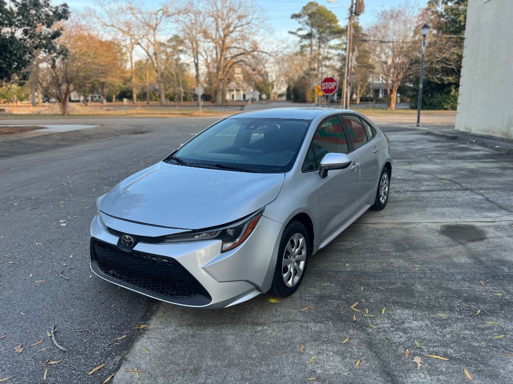 2021 Toyota Corolla LE's photo