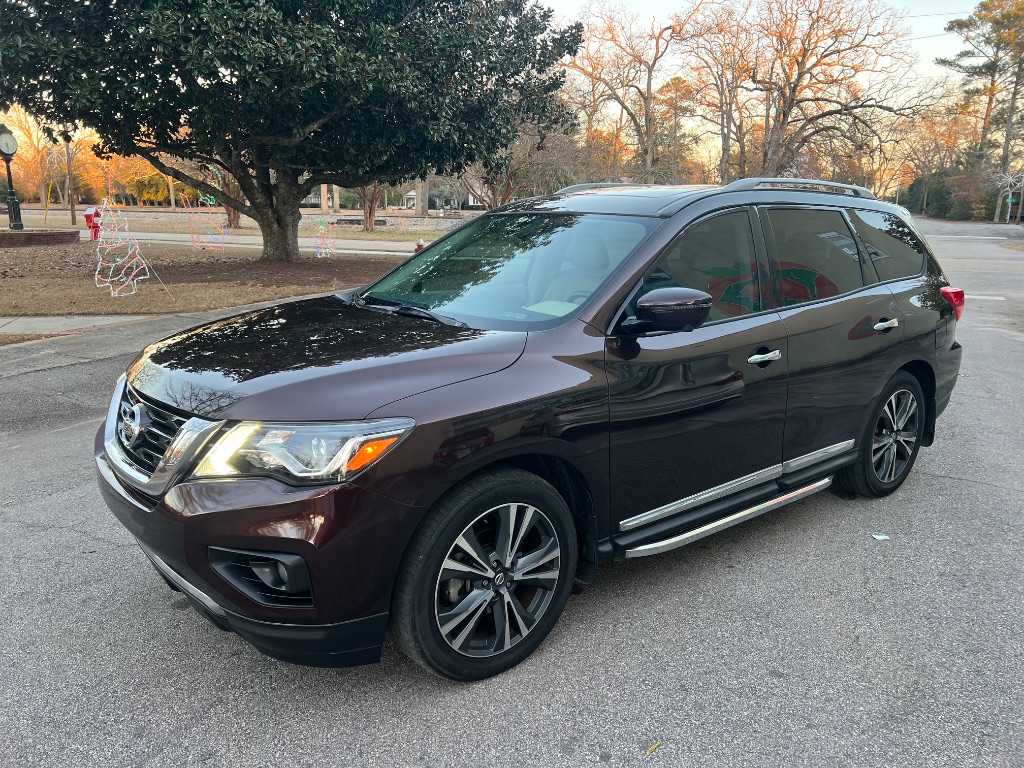 2020 Nissan Pathfinder Platinum's photo